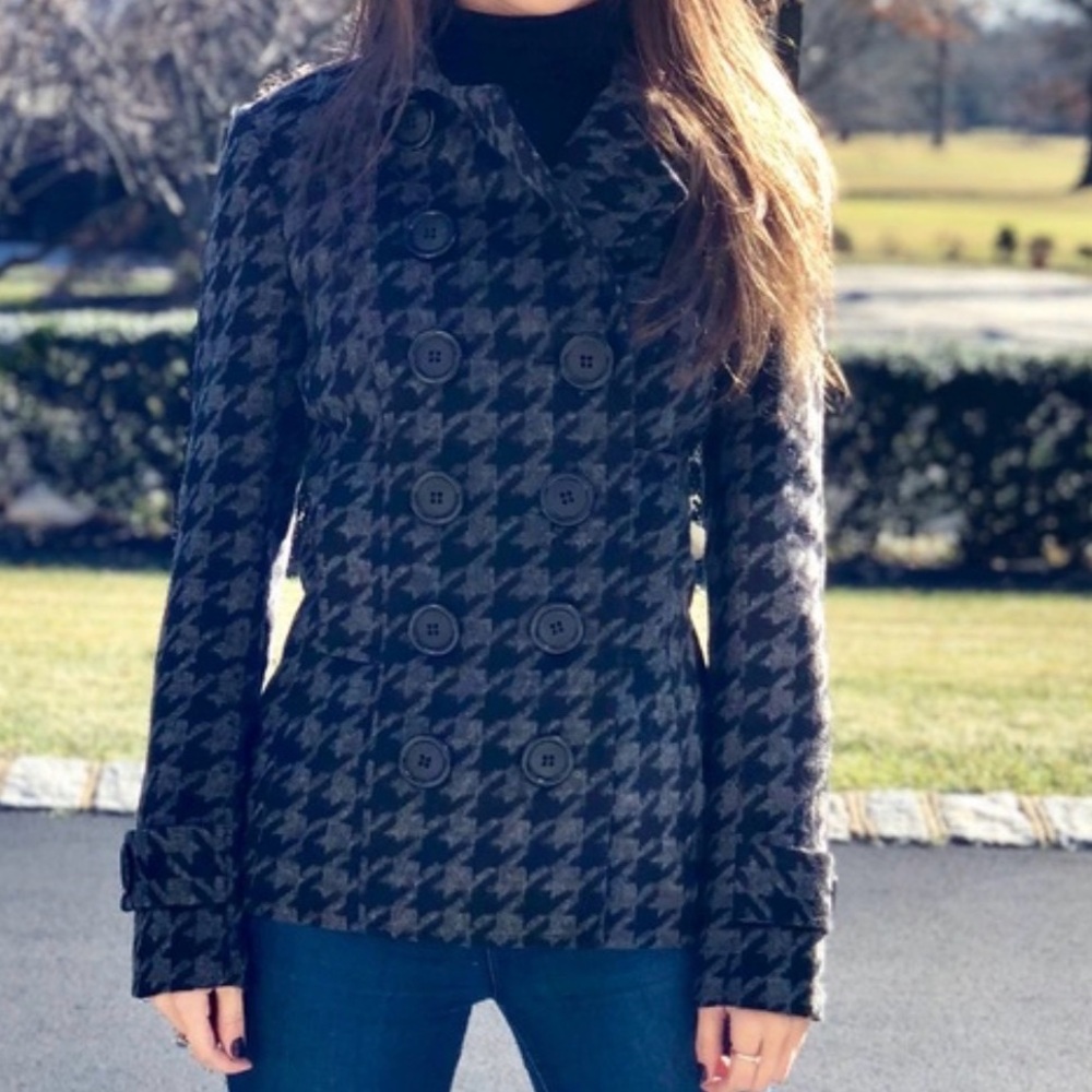 Bailey 44 Black and Gray Houndstooth Patterned Coat size 6